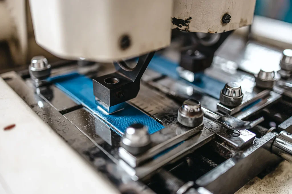 Quality that is tested: how the SVITAP testing laboratory verifies coated fabrics 1 svitap-testovaci-zarizeni-70/pristroj-pro-mereni-oteru